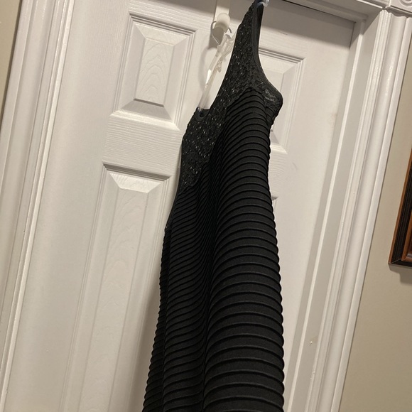 NWOT - R&M Richards New York Black Lace Sleeveless Sequinned Dress - Sz 12 - Picture 11 of 12